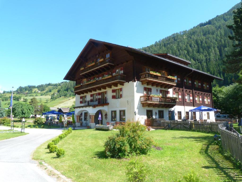 Hotel Schlosswirt Grosskirchheim Exterior photo